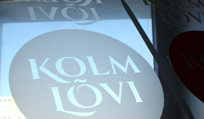 Liivarptsiimitatsioon logo klaasil